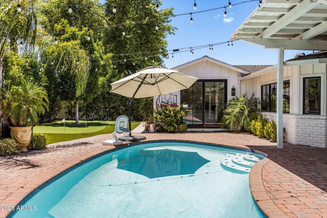 Real Estate Picture 25