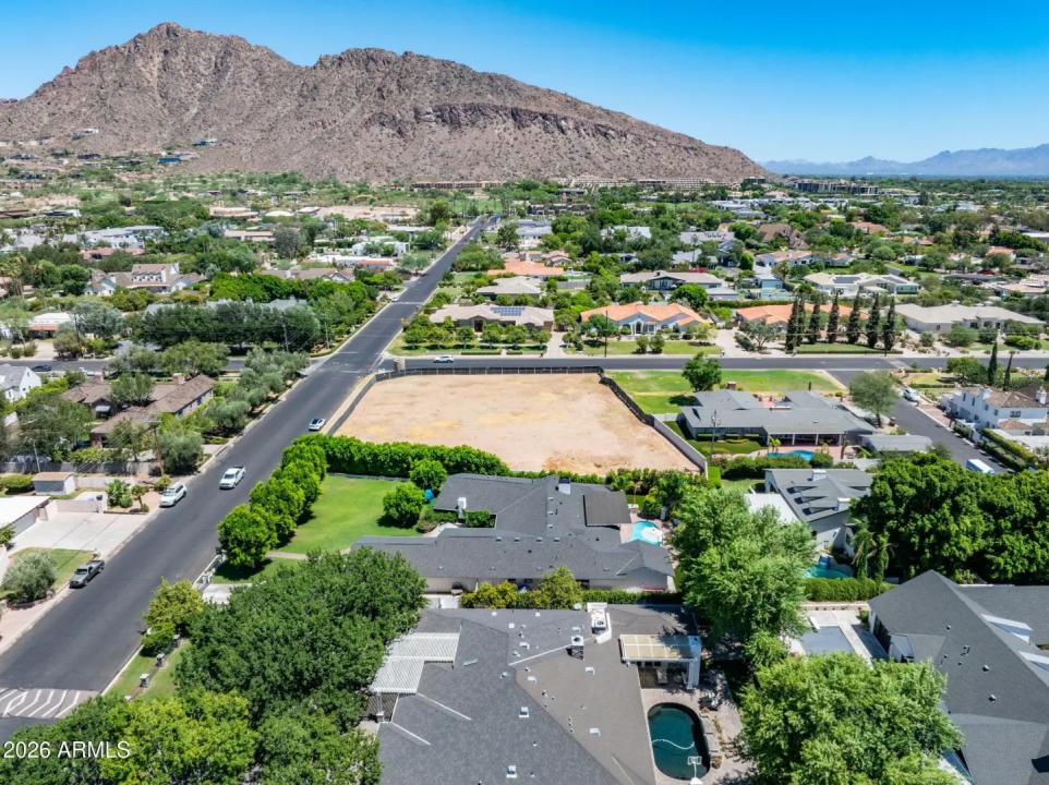 Real Estate Picture 24