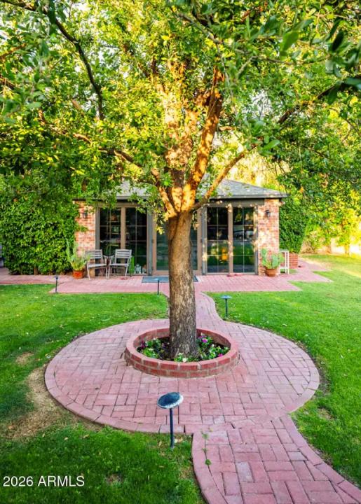 Real Estate Picture 8