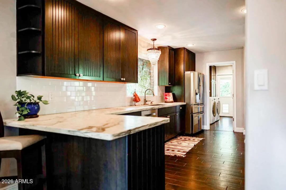 Real Estate Picture 4
