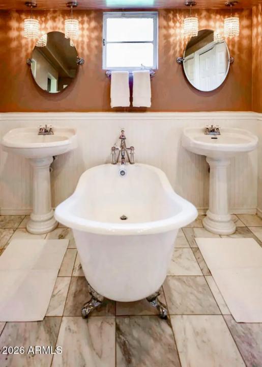 Real Estate Picture 12