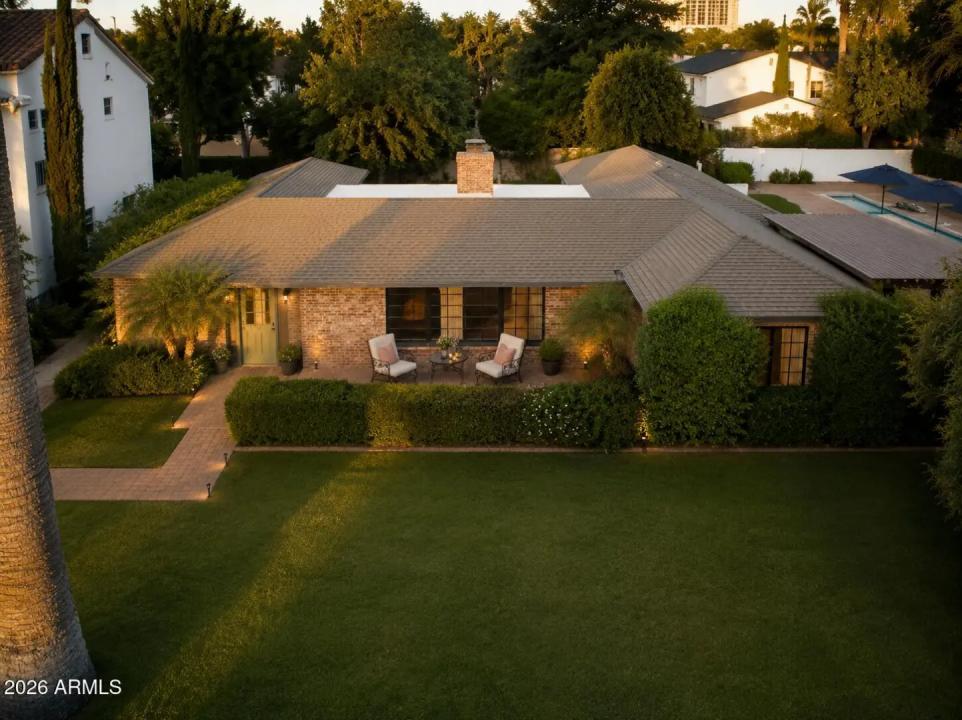 Real Estate Picture 3