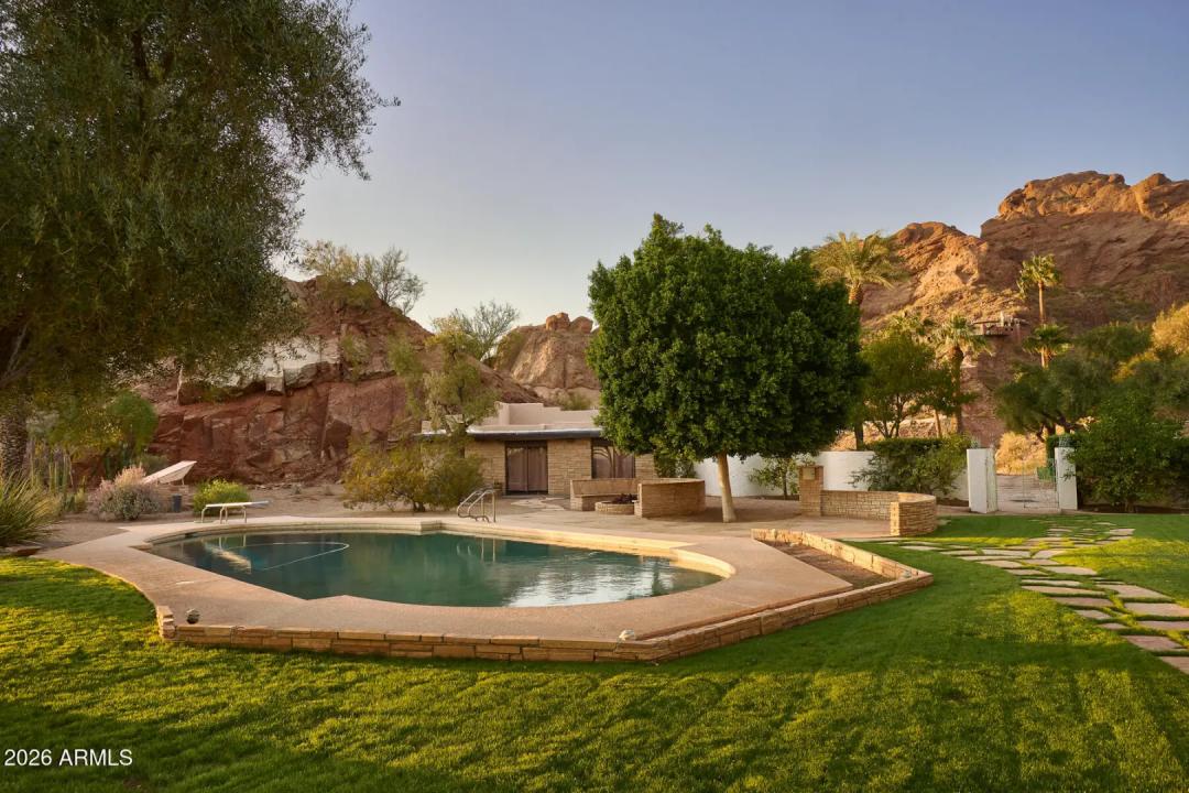 Real Estate Picture 5