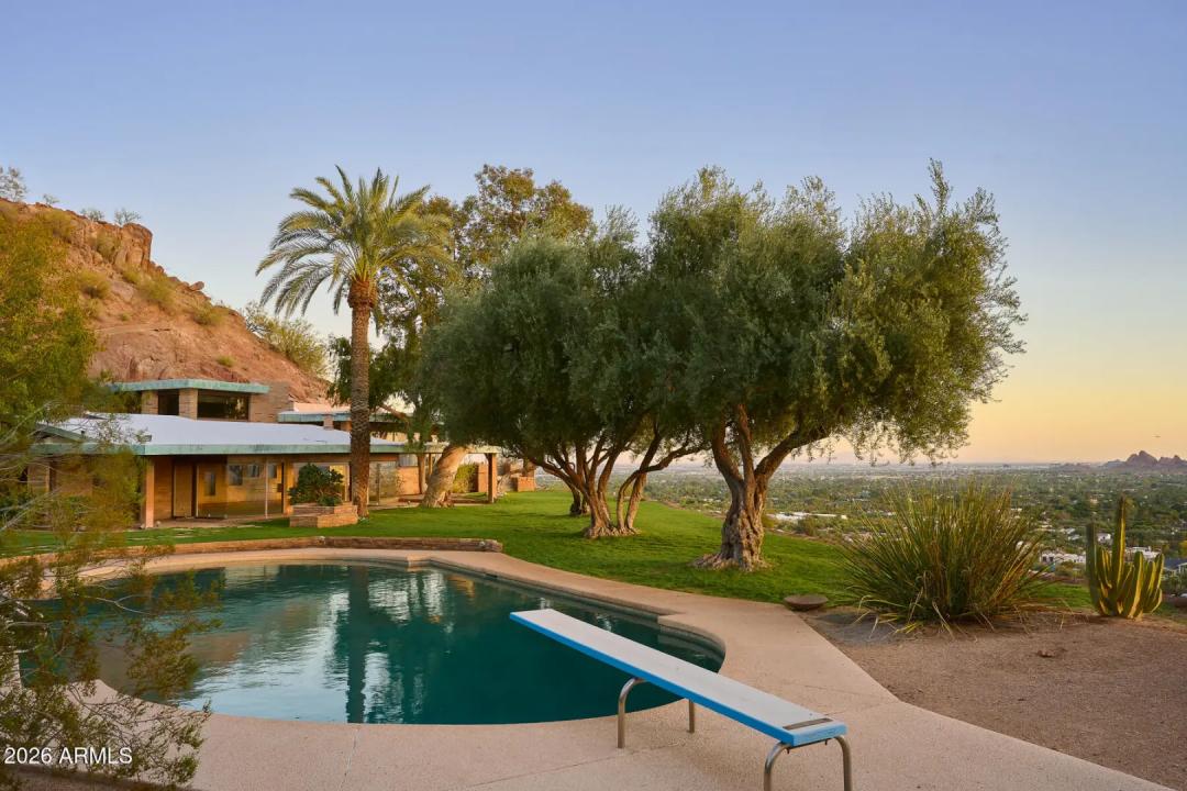 Real Estate Picture 7