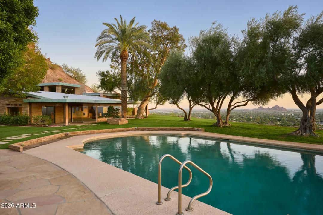 Real Estate Picture 8