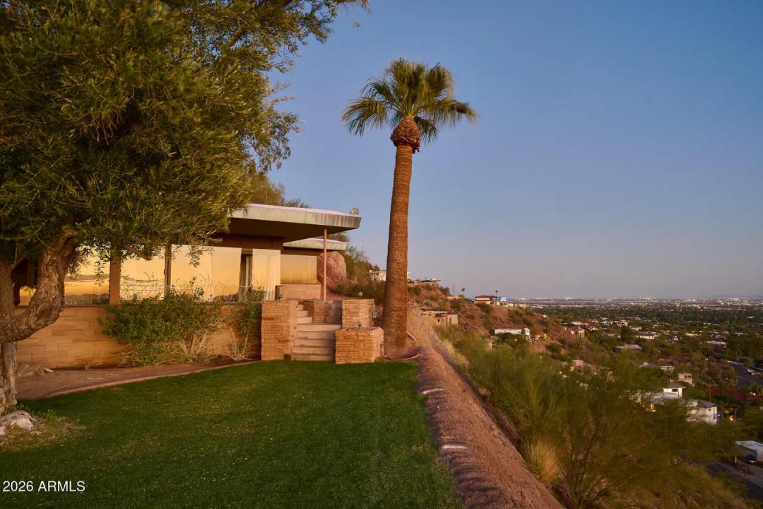 Real Estate Picture 10