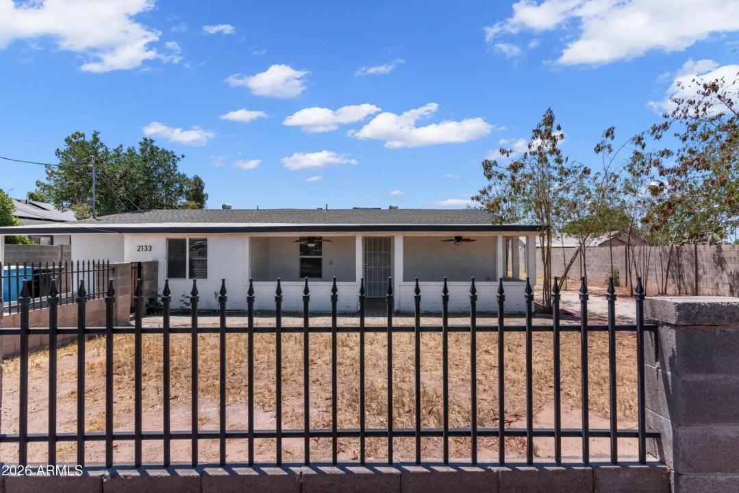 Real Estate Picture 4