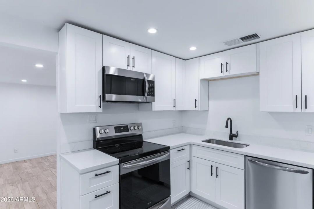 Real Estate Picture 12