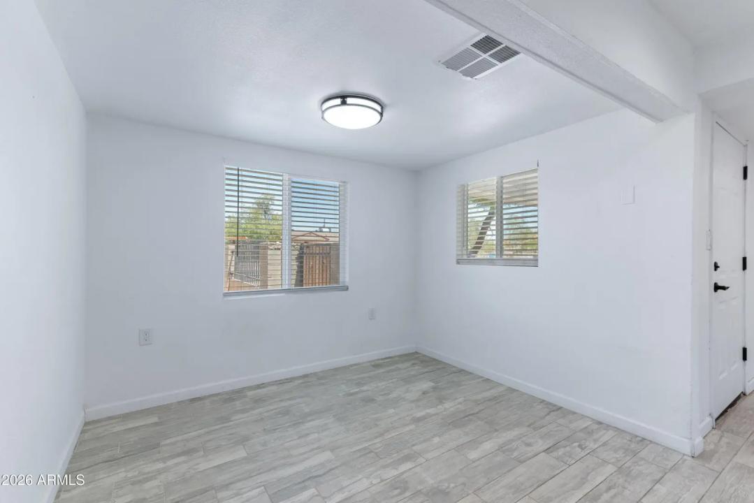 Real Estate Picture 14