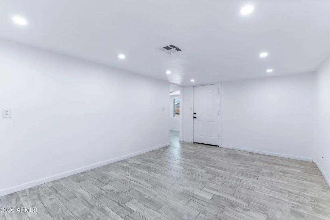 Real Estate Picture 16