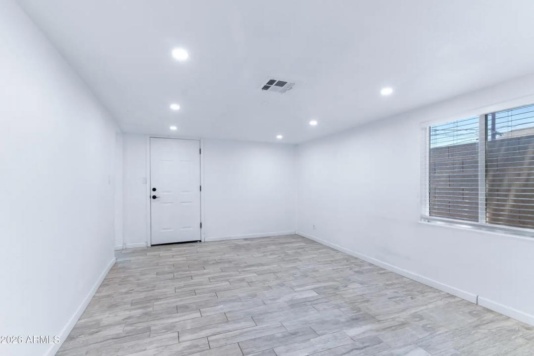 Real Estate Picture 17
