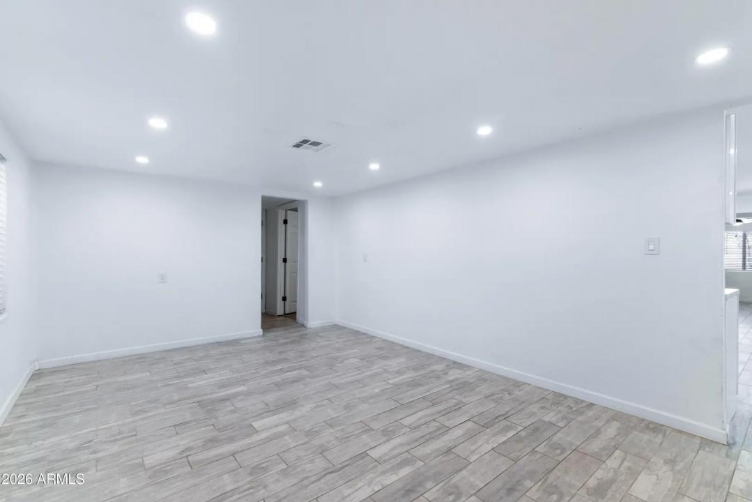 Real Estate Picture 18