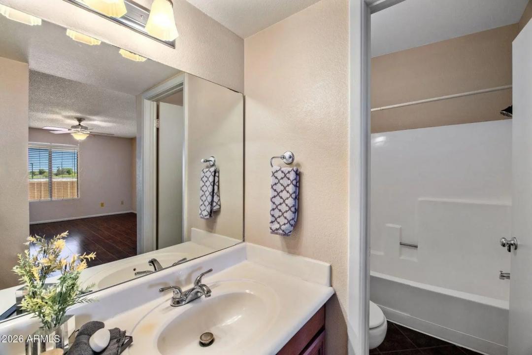 Real Estate Picture 11