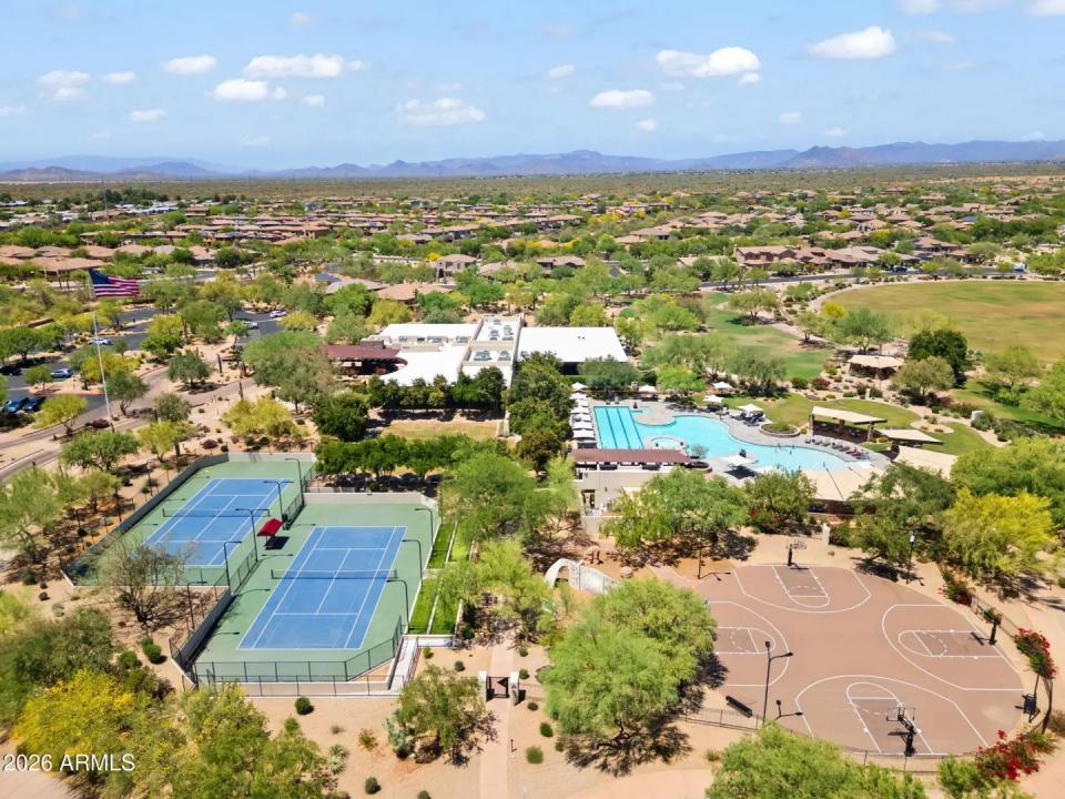 Real Estate Picture 39