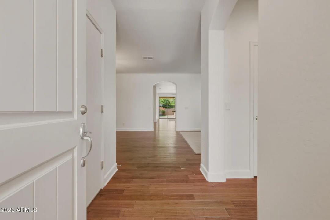 Real Estate Picture 4