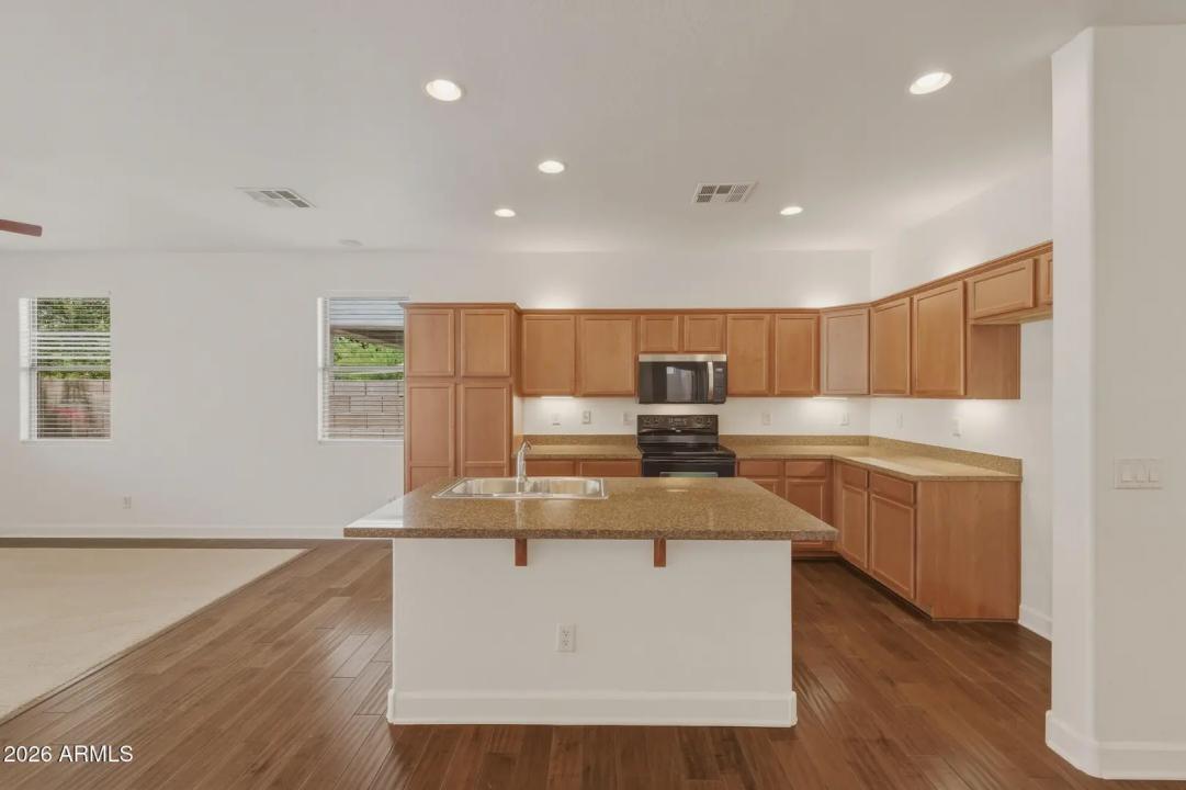 Real Estate Picture 12