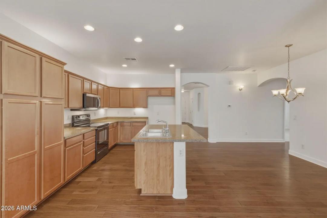 Real Estate Picture 14