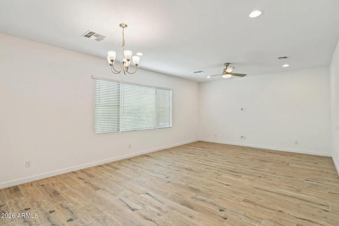 Real Estate Picture 14