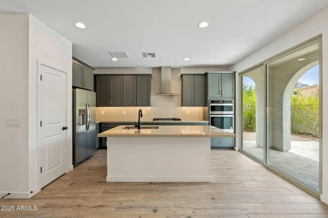 Real Estate Picture 3
