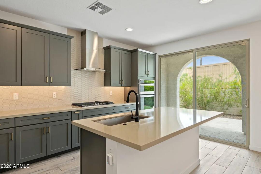 Real Estate Picture 4