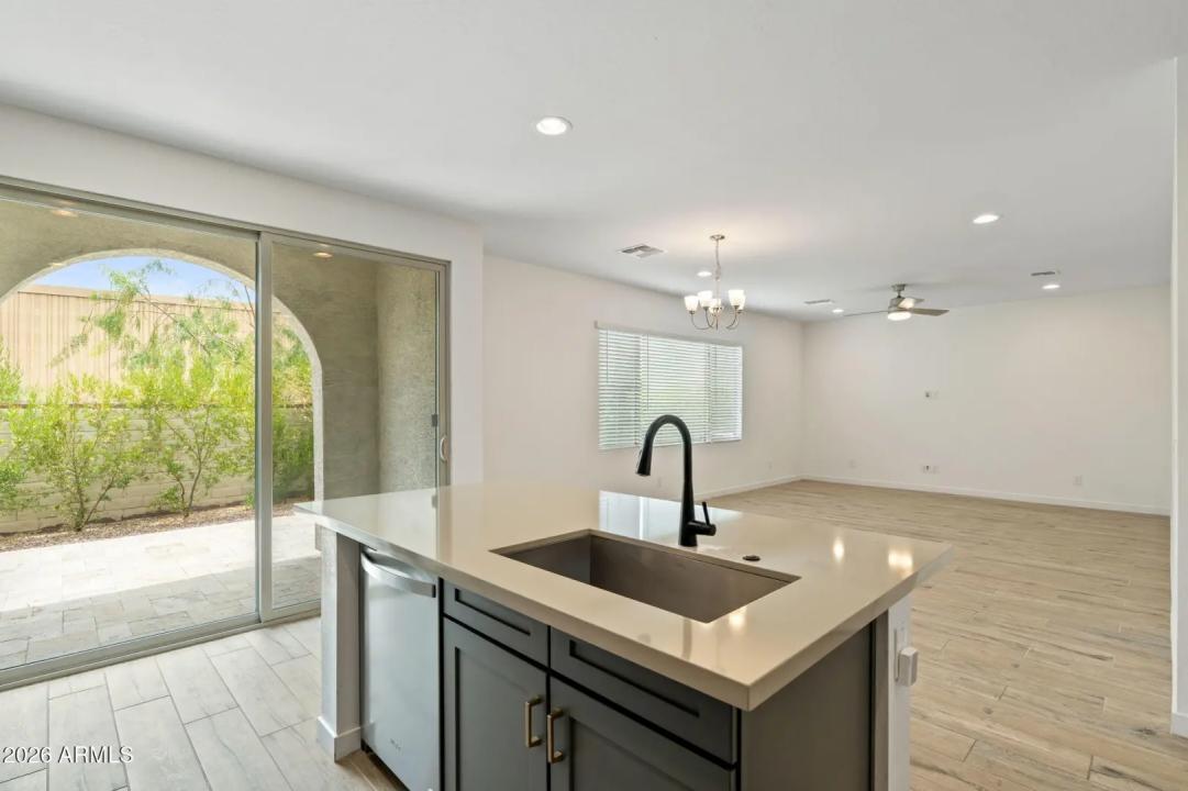 Real Estate Picture 5