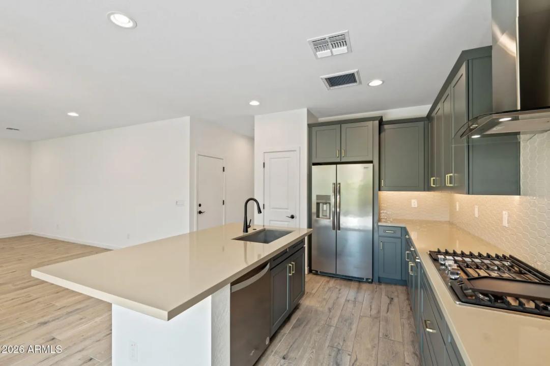 Real Estate Picture 7