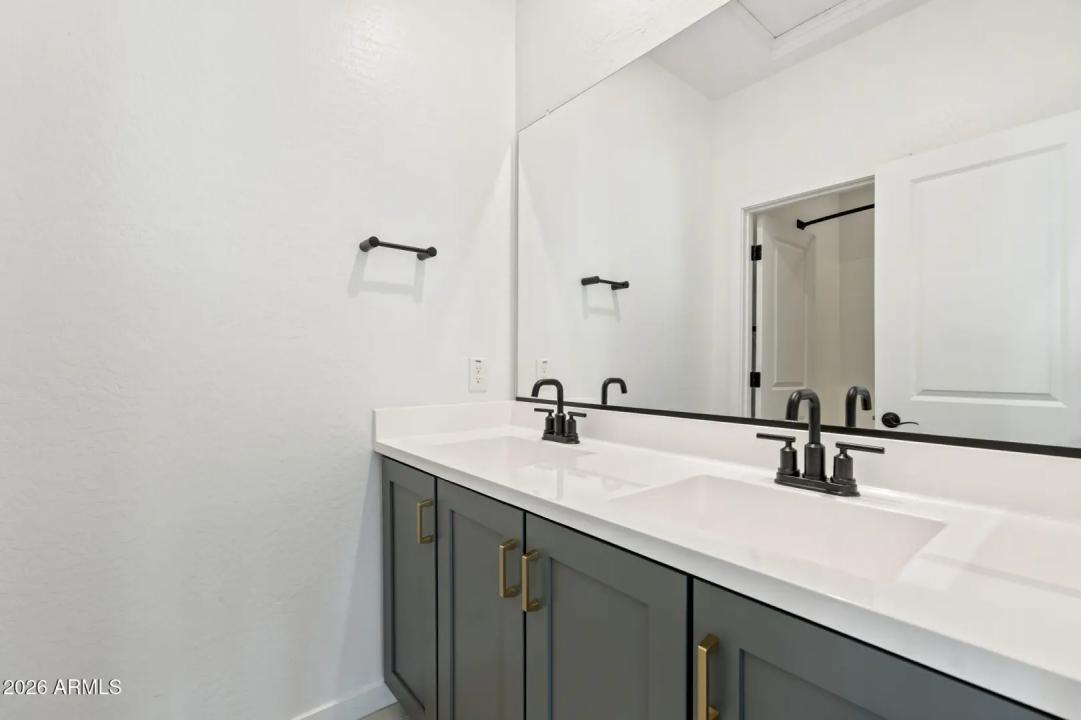 Real Estate Picture 25