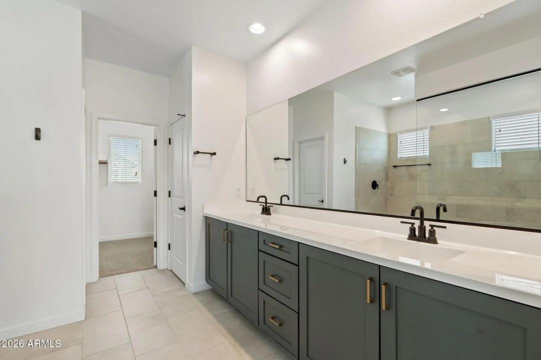 Real Estate Picture 37