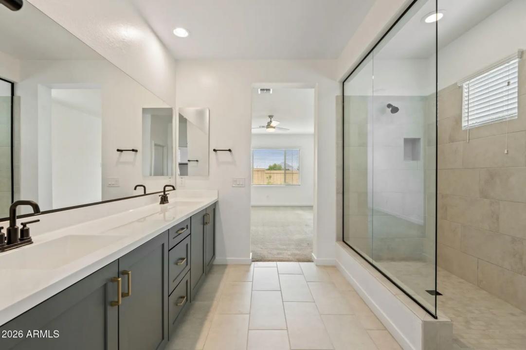 Real Estate Picture 38