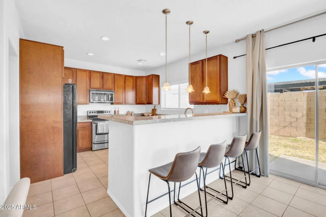 Real Estate Picture 4
