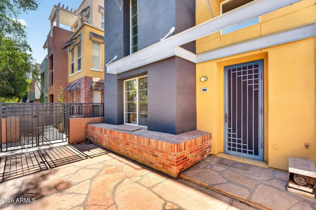 Real Estate Picture 3