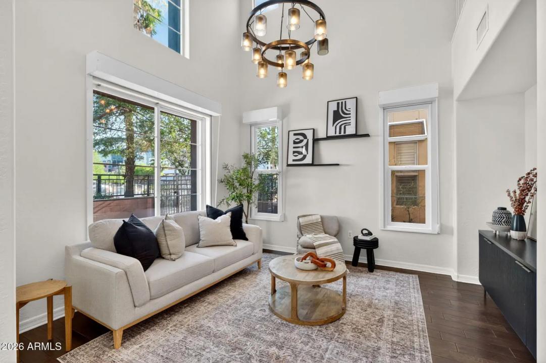 Real Estate Picture 4
