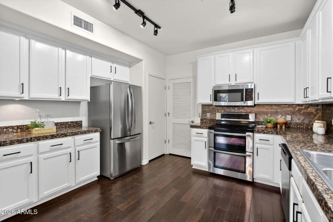 Real Estate Picture 8