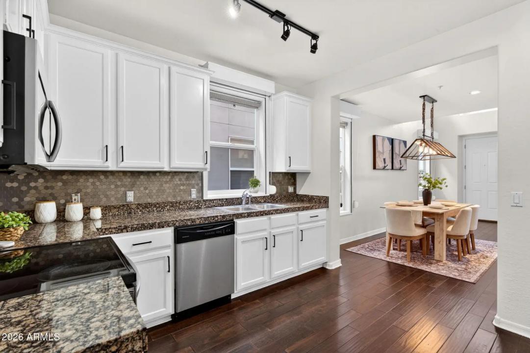 Real Estate Picture 10