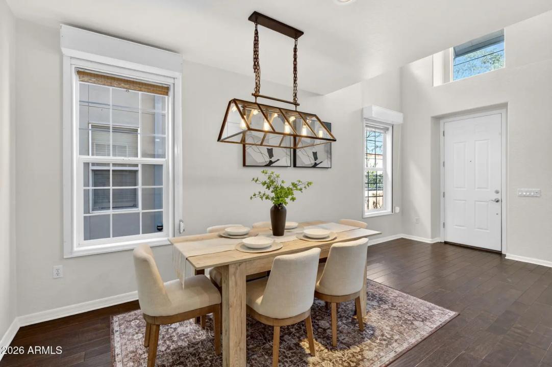 Real Estate Picture 11
