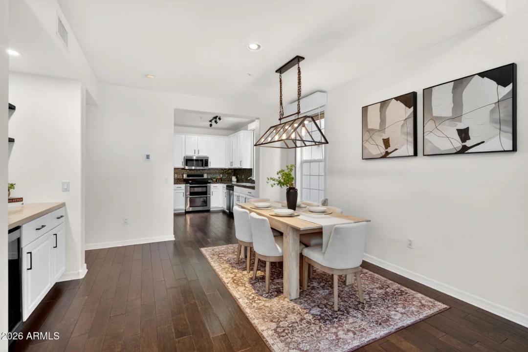 Real Estate Picture 12