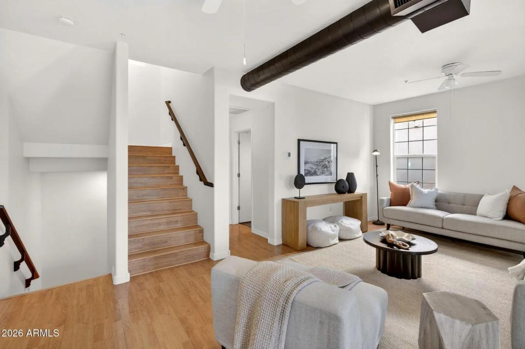 Real Estate Picture 16