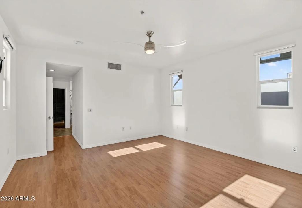 Real Estate Picture 22