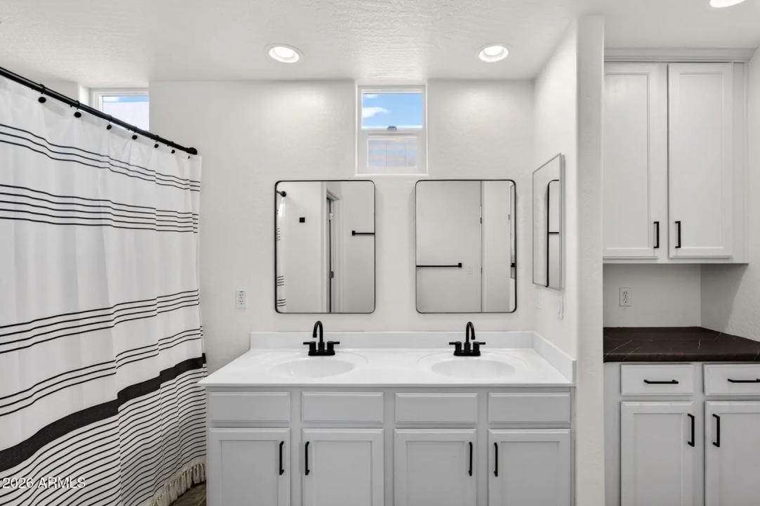 Real Estate Picture 24