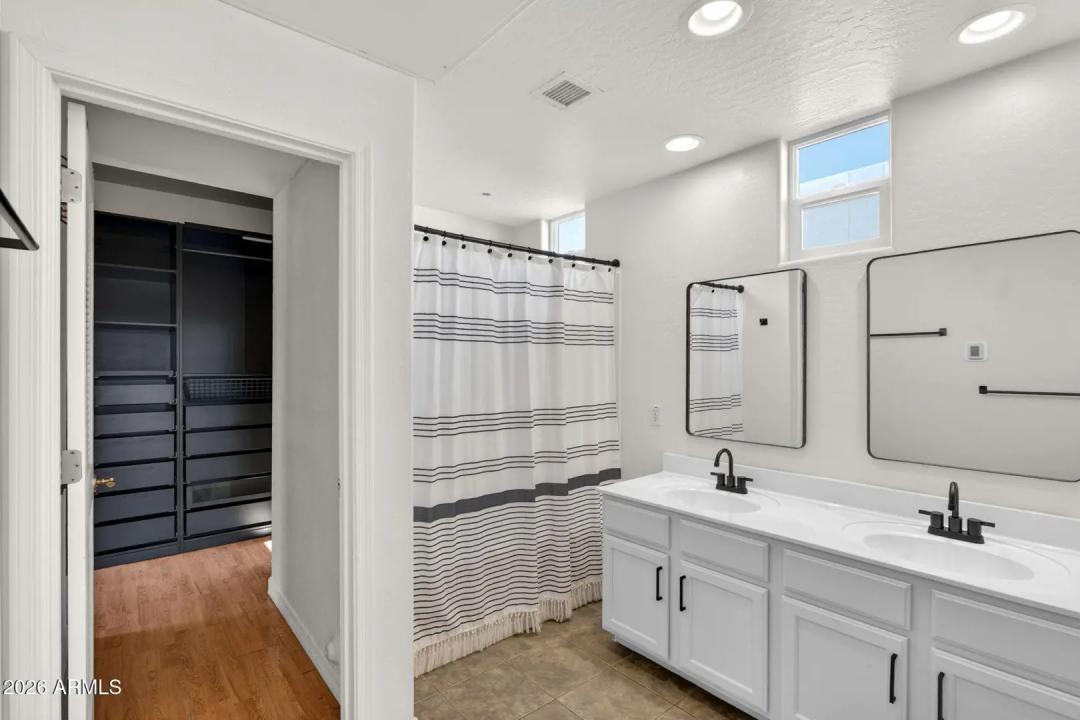 Real Estate Picture 26