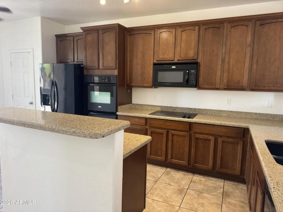 Real Estate Picture 3