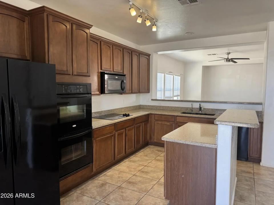 Real Estate Picture 4