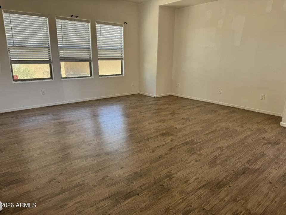 Real Estate Picture 7