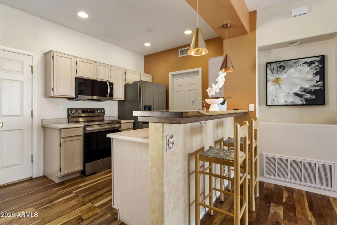 Real Estate Picture 6
