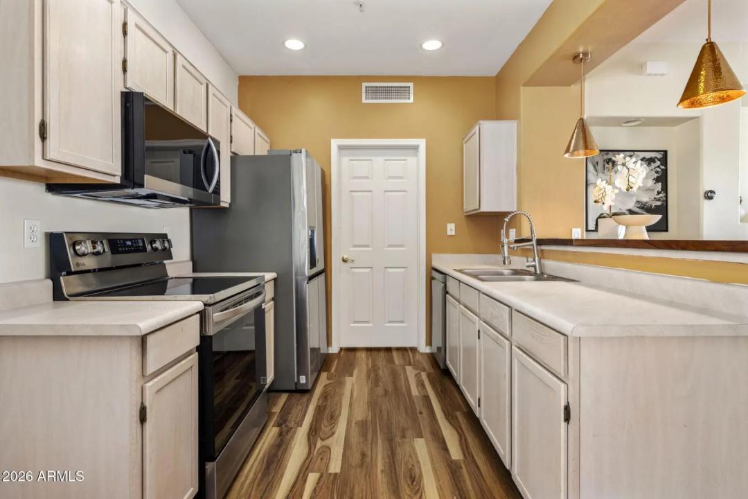 Real Estate Picture 5