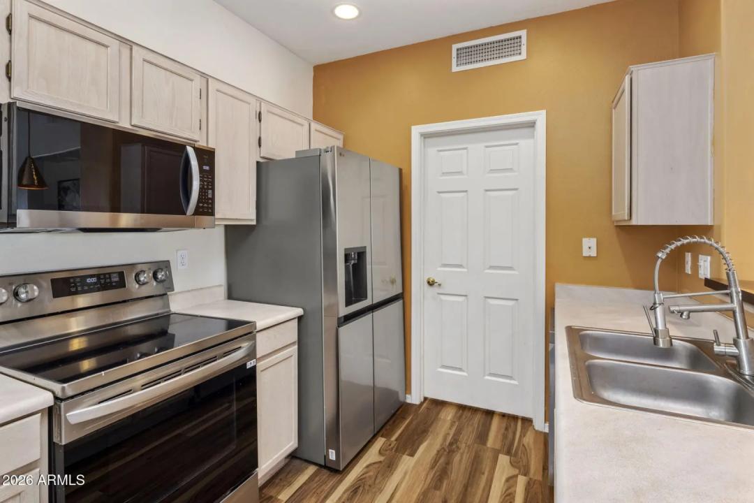 Real Estate Picture 4