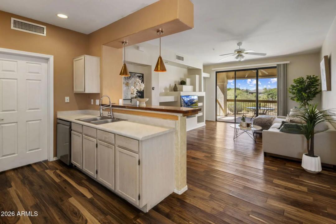 Real Estate Picture 3