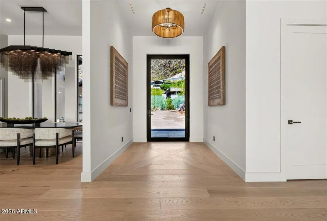 Real Estate Picture 4