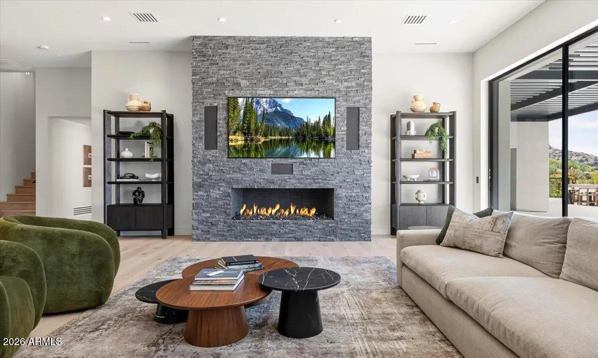 Real Estate Picture 23