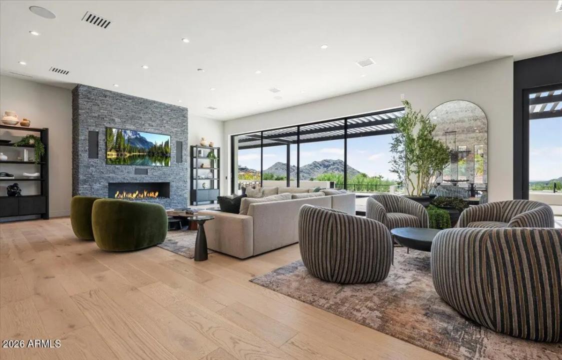 Real Estate Picture 24